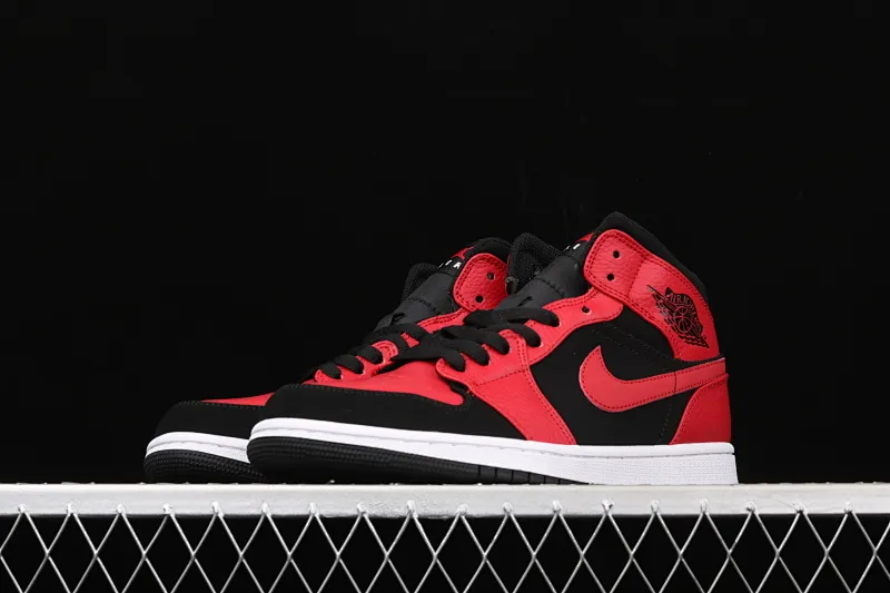 All categories Air Jordan Jordan series basketball shoes Air Jordan 1 Mid special price G version pure original Air Jordan 1 Mid AJ1 Joe 1 Xiaoban wear 554724-054